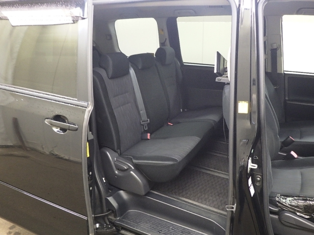 TOYOTA NOAH 2013