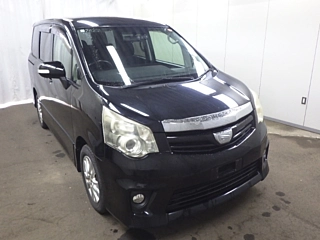 TOYOTA NOAH 2013