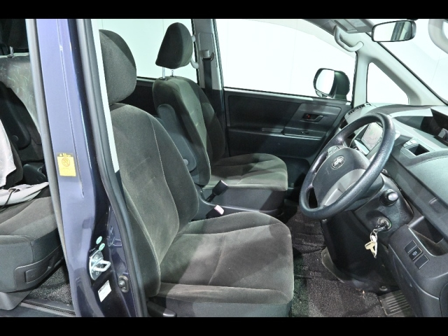TOYOTA NOAH 2010