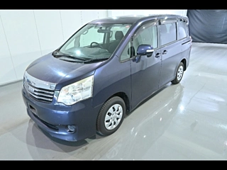 TOYOTA NOAH 2010