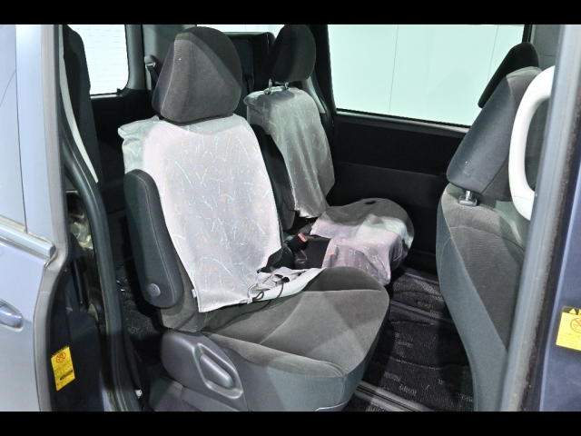 TOYOTA NOAH 2010