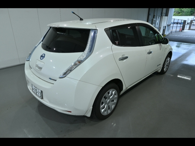 NISSAN LEAF 2013