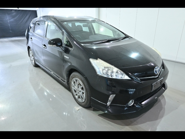 TOYOTA PRIUS ALPHA 2014