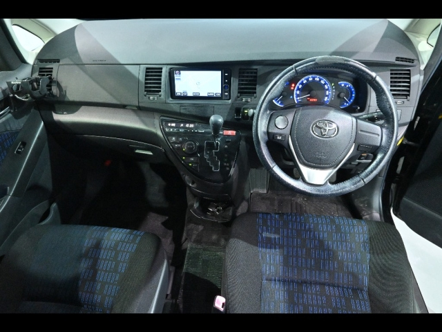 TOYOTA ISIS 2013