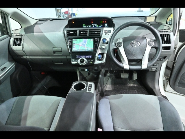 TOYOTA PRIUS ALPHA 2012