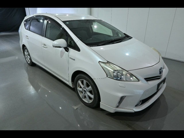 TOYOTA PRIUS ALPHA 2012