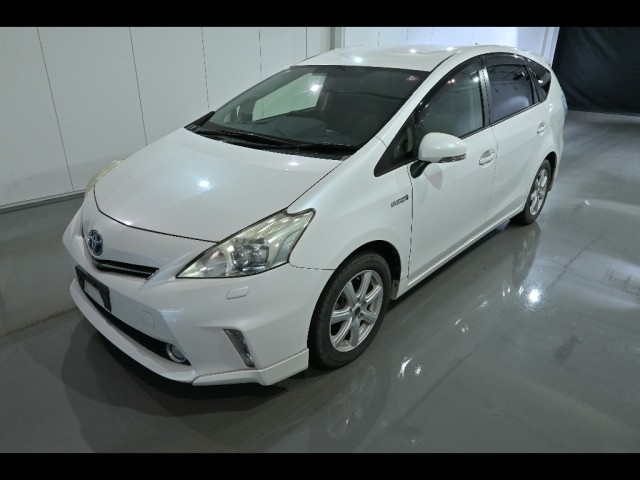 TOYOTA PRIUS ALPHA 2012