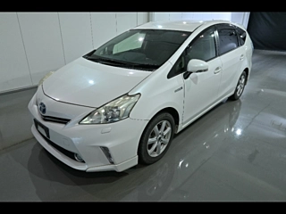 TOYOTA PRIUS ALPHA 2012