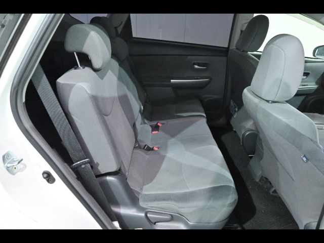 TOYOTA PRIUS ALPHA 2012