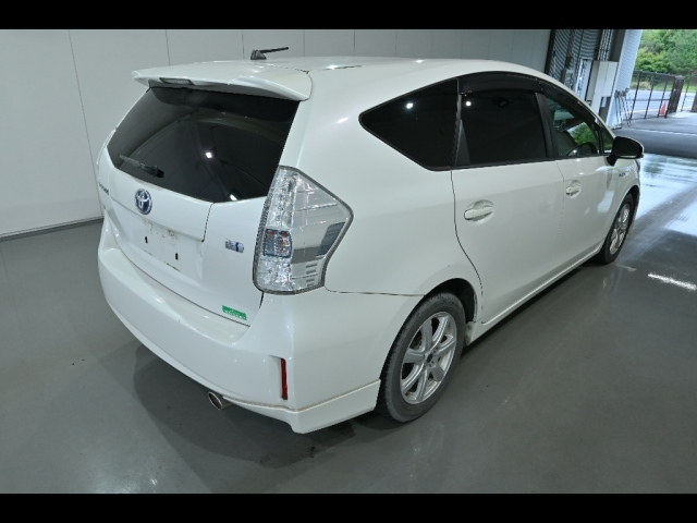 TOYOTA PRIUS ALPHA 2012