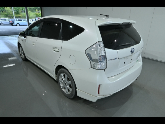TOYOTA PRIUS ALPHA 2012