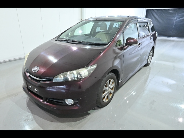 TOYOTA WISH 2013