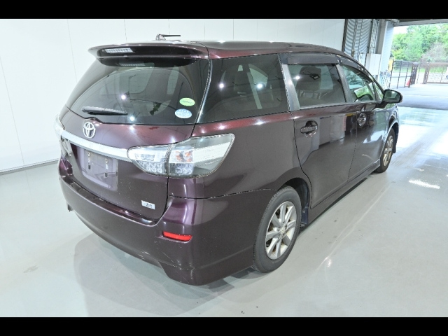 TOYOTA WISH 2013