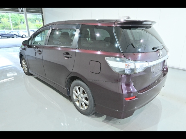 TOYOTA WISH 2013