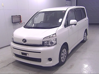 TOYOTA VOXY 2010