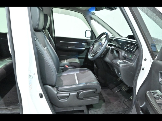 HONDA STEP WAGON 2016