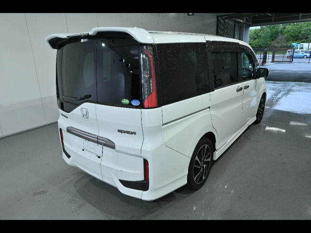 HONDA STEP WAGON 2016