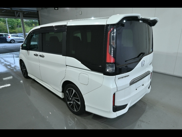HONDA STEP WAGON 2016