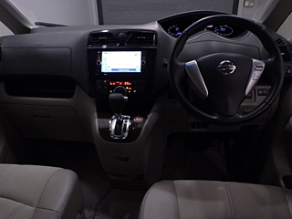 NISSAN SERENA 2015