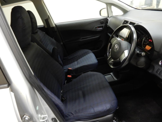 TOYOTA RACTIS 2011