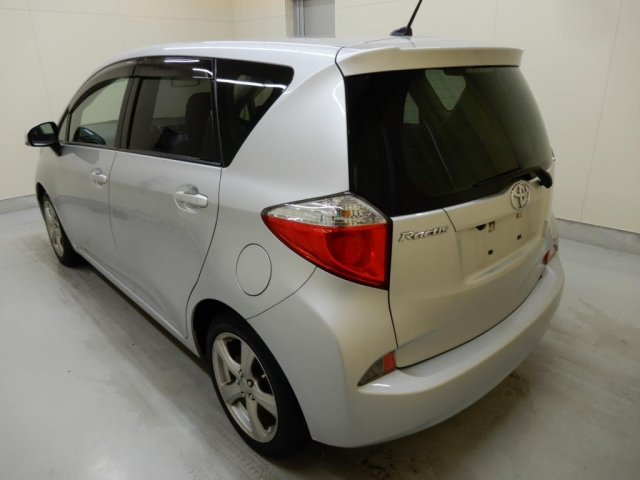 TOYOTA RACTIS 2011