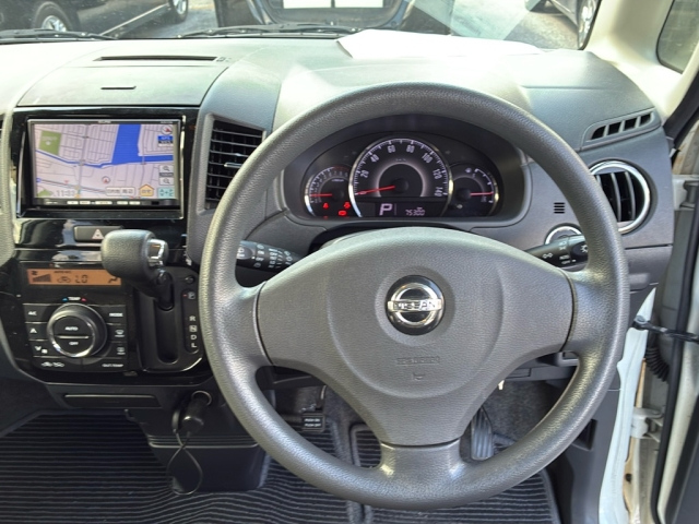 NISSAN ROOX 2013