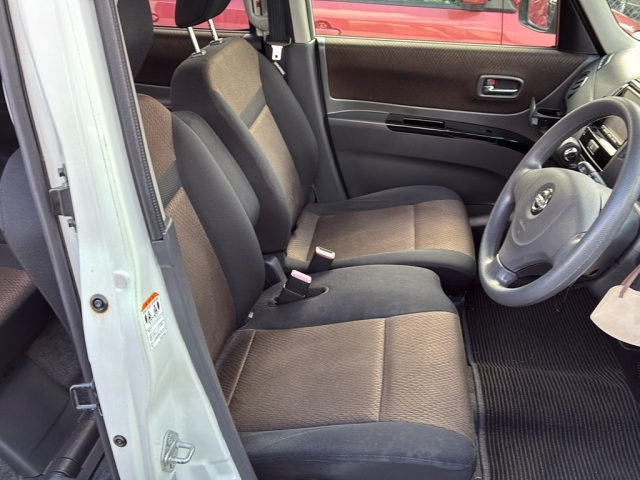 NISSAN ROOX 2013
