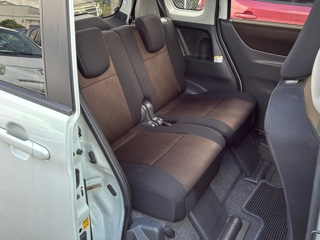 NISSAN ROOX 2013