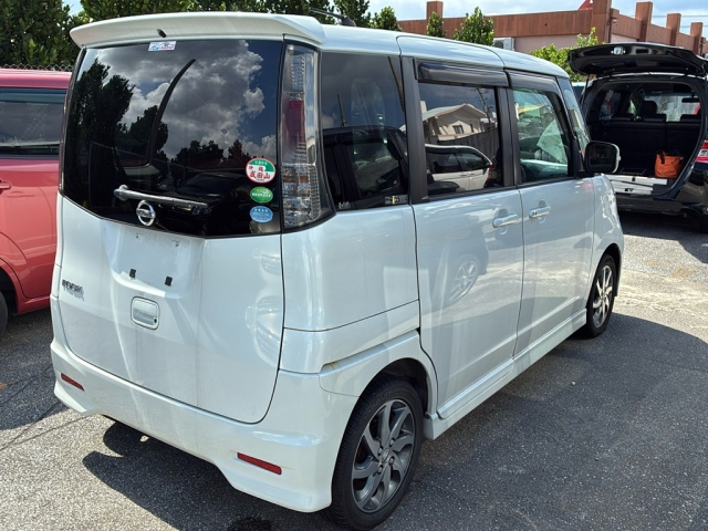 NISSAN ROOX 2013