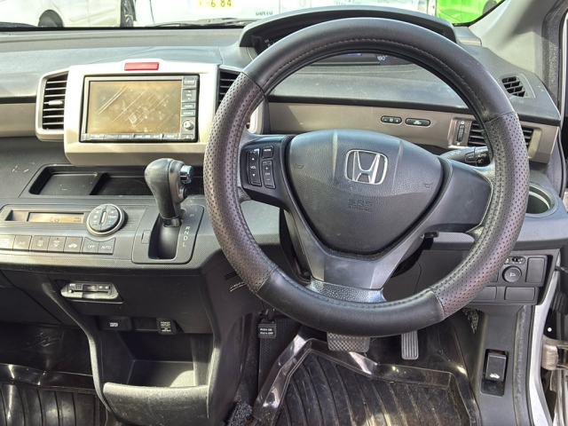 HONDA FREED 2011