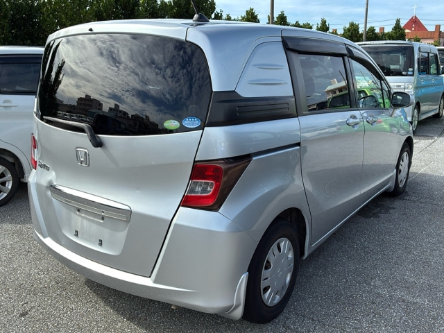 HONDA FREED 2011