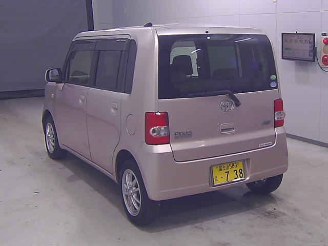 TOYOTA PIXIS SPACE 2012