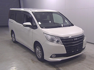 TOYOTA NOAH 2015