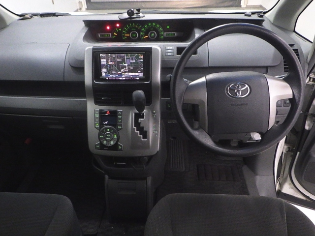 TOYOTA VOXY 2008
