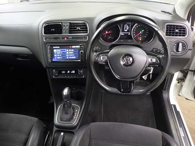 VOLKSWAGEN POLO 2016
