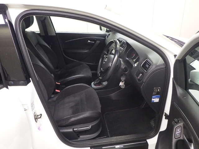 VOLKSWAGEN POLO 2016