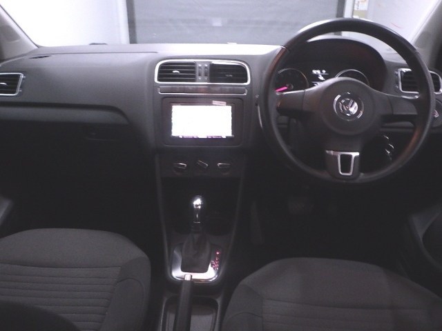 VOLKSWAGEN POLO 2012