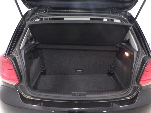 VOLKSWAGEN POLO 2012