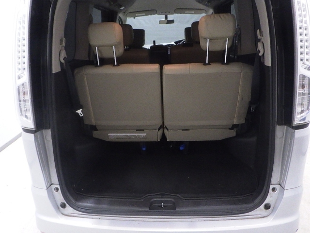 NISSAN SERENA 2013