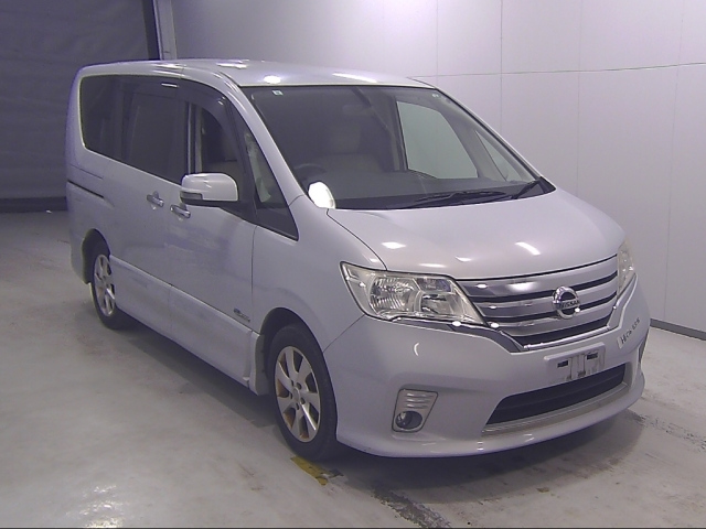 NISSAN SERENA 2013