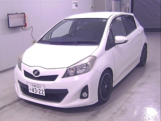 TOYOTA VITZ 2013