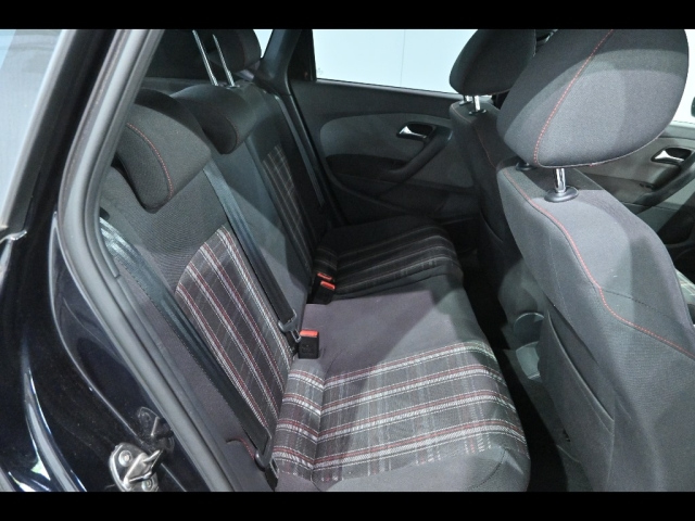 VOLKSWAGEN POLO 2013