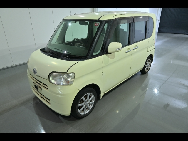 DAIHATSU TANTO 2010