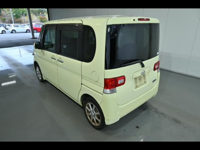 DAIHATSU TANTO 2010