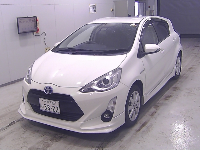 TOYOTA AQUA 2016