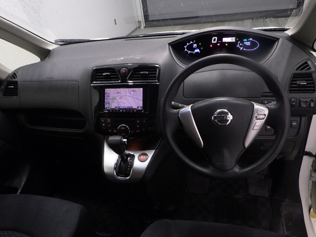 NISSAN SERENA 2014
