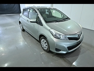 TOYOTA VITZ 2013