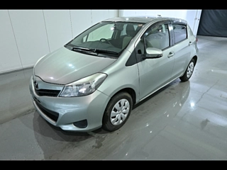 TOYOTA VITZ 2013