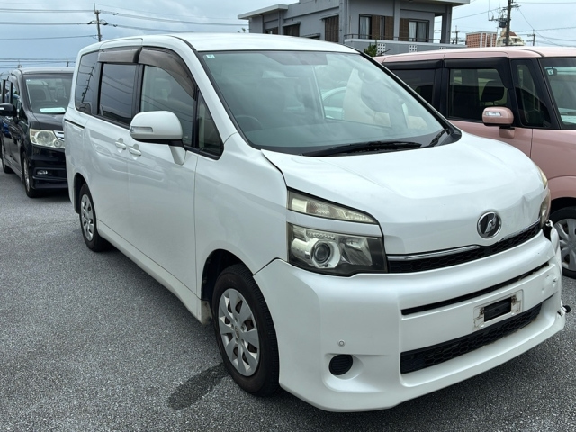 TOYOTA VOXY 2012