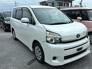 TOYOTA VOXY 2012